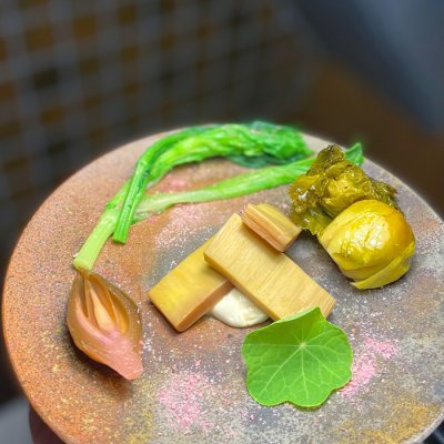 野菜をふんだんに使用したコース料理が魅力