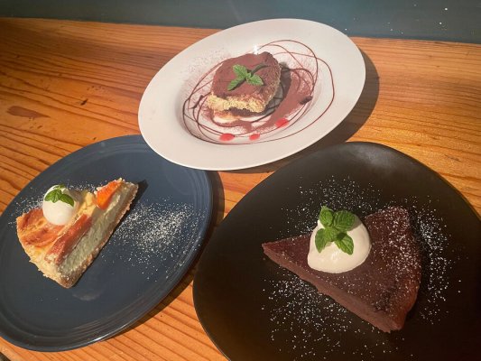 手作りケーキも楽しめる