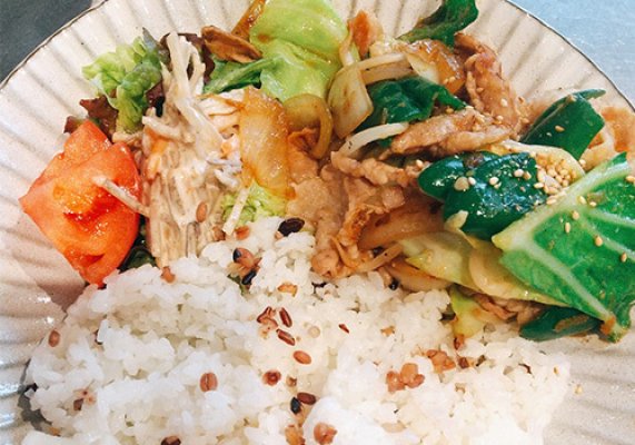 手作り惣菜を使ったワンプレートランチ