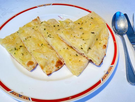 チーズナン（Cheese Naan）