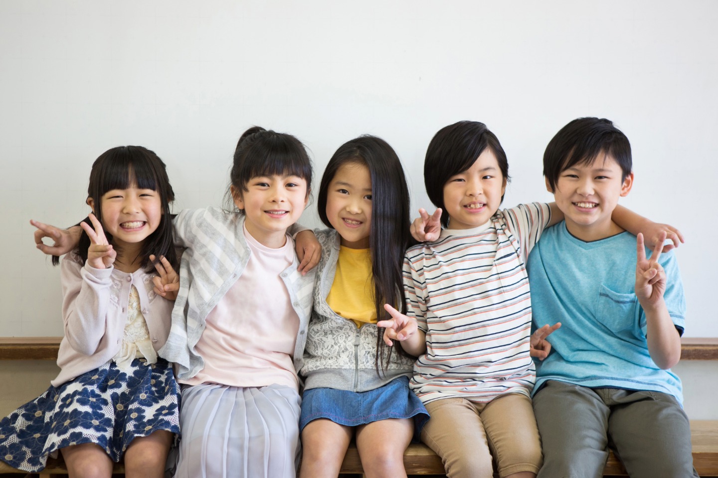 コミュニケーションや集団活動に取り組む子どもたちのイメージ