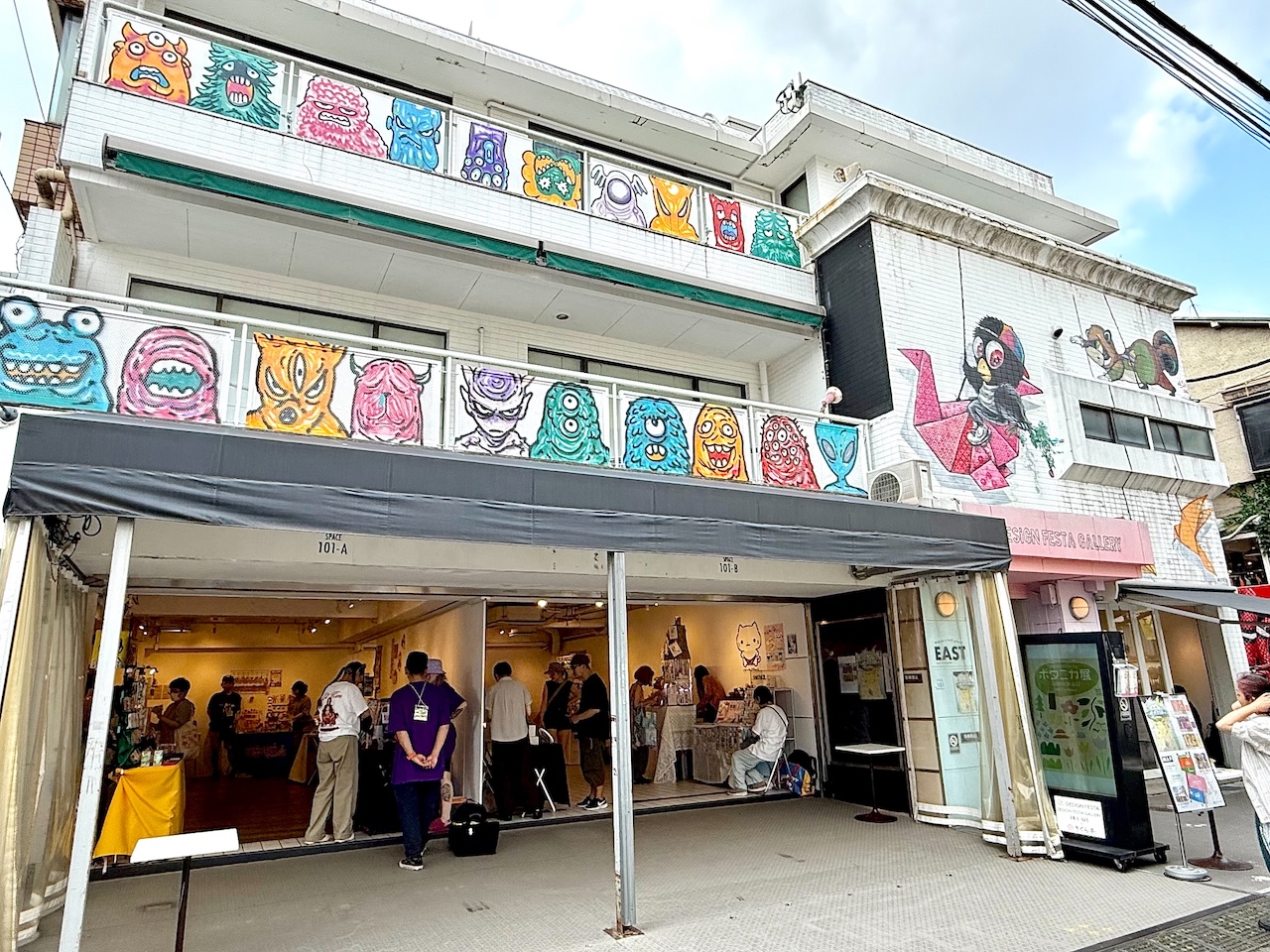 デザインフェスタmini2で賑わうデザインフェスタギャラリー原宿EAST館